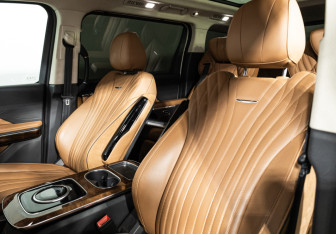 Подержанный автомобиль Hongqi HQ9 2022 года (16 фото)