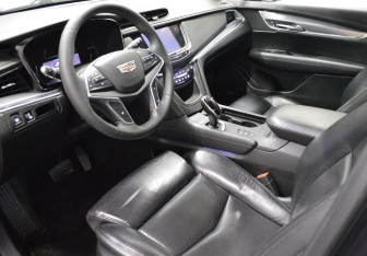 Подержанный автомобиль Cadillac XT5 2016 года (10 фото)