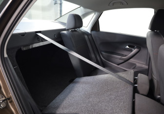 Подержанный автомобиль Volkswagen Polo Sedan 2017 года (14 фото)