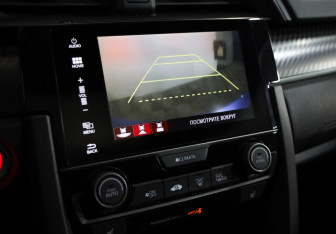 Подержанный автомобиль Honda Civic Hatchback 2017 года (14 фото)