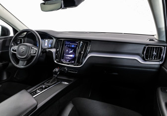 Подержанный автомобиль Volvo V60 Cross Country 2020 года (12 фото)