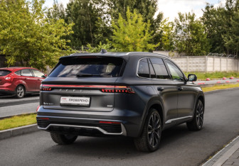 Подержанный автомобиль Geely Monjaro 2024 года (6 фото)
