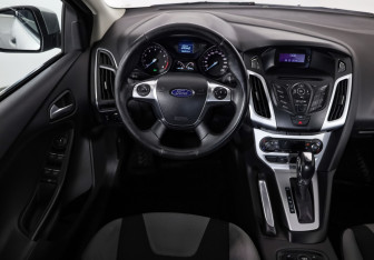 Подержанный автомобиль Ford Focus Sedan 2011 года (11 фото)