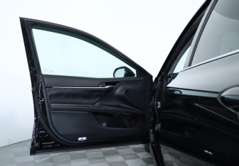 Подержанный автомобиль Toyota Camry Sedan 2019 года (13 фото)