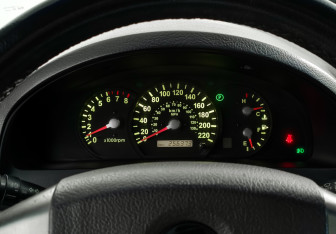 Подержанный автомобиль Kia Sorento 2006 года (19 фото)