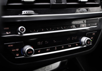 Подержанный автомобиль BMW X3 2020 года (17 фото)