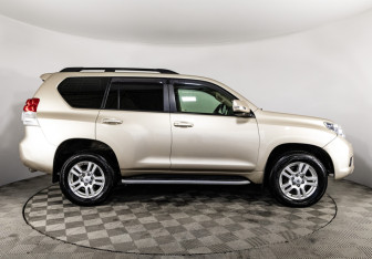Подержанный автомобиль Toyota Land Cruiser Prado 2010 года (4 фото)