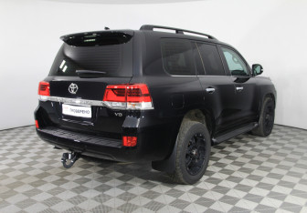 Подержанный автомобиль Toyota Land Cruiser Suv 2018 года (4 фото)