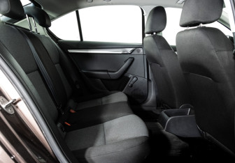 Подержанный автомобиль Skoda Octavia Liftback 2014 года (14 фото)