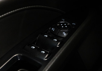 Подержанный автомобиль Ford Mondeo Sedan 2017 года (18 фото)