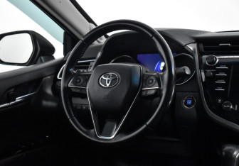 Подержанный автомобиль Toyota Camry Sedan 2018 года (16 фото)