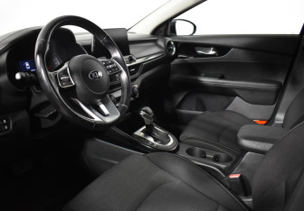 Подержанный автомобиль Kia Cerato Sedan 2019 года (9 фото)