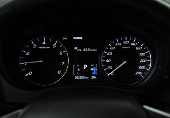 Подержанный автомобиль Mitsubishi Outlander 2016 года (12 фото)