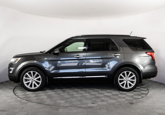 Подержанный автомобиль Ford Explorer 2017 года (9 фото)