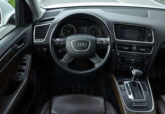 Подержанный автомобиль Audi Q5 2013 года (11 фото)