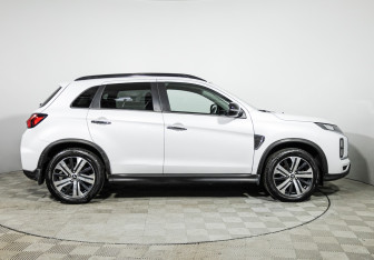 Подержанный автомобиль Mitsubishi ASX 2021 года (4 фото)