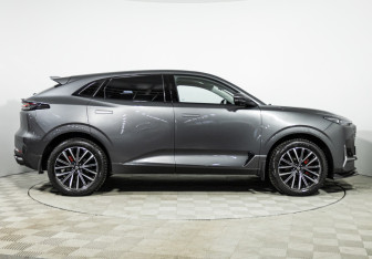 Подержанный автомобиль Changan UNI-K 2023 года (4 фото)