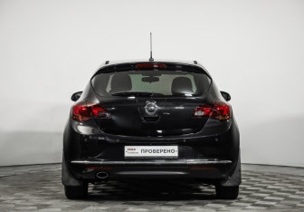 Подержанный автомобиль Opel Astra Hatchback 2012 года (6 фото)