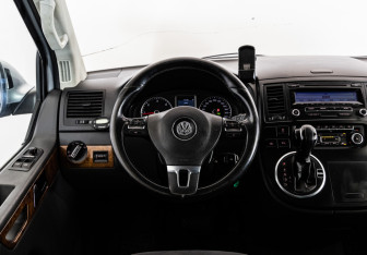 Подержанный автомобиль Volkswagen Multivan 2010 года (11 фото)