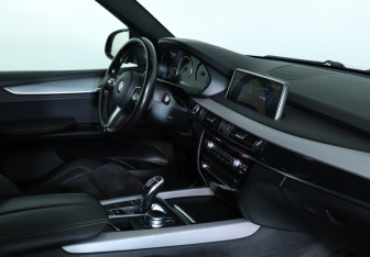 Подержанный автомобиль BMW X5 2017 года (10 фото)