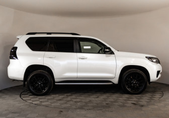 Подержанный автомобиль Toyota Land Cruiser Prado 2021 года (4 фото)