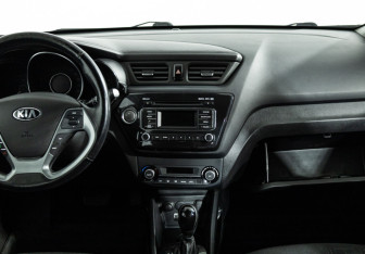 Подержанный автомобиль Kia Rio Hatchback 2017 года (13 фото)