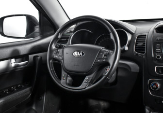 Подержанный автомобиль Kia Sorento 2014 года (15 фото)