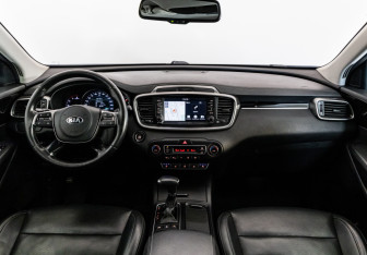 Подержанный автомобиль Kia Sorento 2018 года (10 фото)
