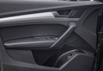 Подержанный автомобиль Audi Q5 2021 года (25 фото)
