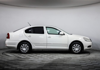Подержанный автомобиль Skoda Octavia Liftback 2011 года (4 фото)
