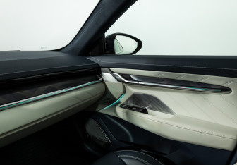 Подержанный автомобиль Zeekr 001 2022 года (21 фото)