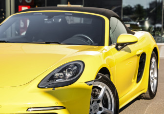 Подержанный автомобиль Porsche Boxster 2020 года (2 фото)