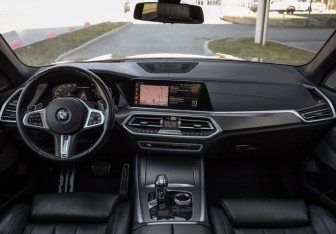 Подержанный автомобиль BMW X5 2020 года (12 фото)