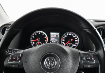 Подержанный автомобиль Volkswagen Tiguan 2011 года (19 фото)