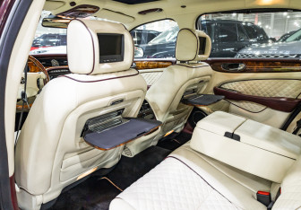 Подержанный автомобиль Jaguar XJ 2008 года (33 фото)