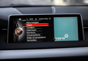 Подержанный автомобиль BMW X5 2015 года (15 фото)