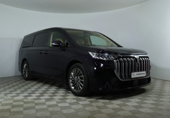 Подержанный автомобиль Voyah Dream 2023 года (3 фото)