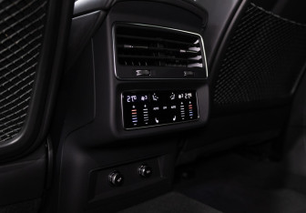 Подержанный автомобиль Audi Q8 2020 года (18 фото)