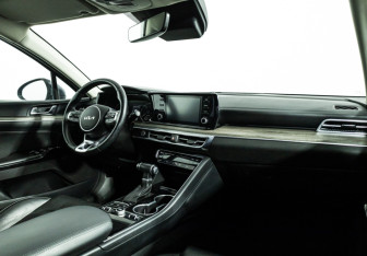 Подержанный автомобиль Kia K5 2022 года (9 фото)