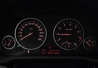 Подержанный автомобиль BMW X4 2015 года (22 фото)