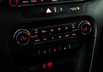 Подержанный автомобиль Kia Ceed Hatchback 2020 года (16 фото)