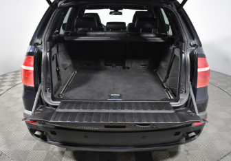 Подержанный автомобиль BMW X5 2007 года (20 фото)