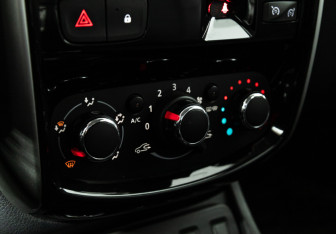 Подержанный автомобиль Nissan Terrano 2018 года (17 фото)