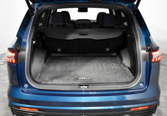 Подержанный автомобиль Geely Monjaro 2023 года (23 фото)