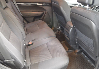 Подержанный автомобиль Kia Sorento 2016 года (13 фото)