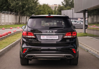 Подержанный автомобиль Hyundai Santa Fe 2018 года (7 фото)
