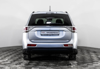 Подержанный автомобиль Mitsubishi Outlander 2013 года (6 фото)