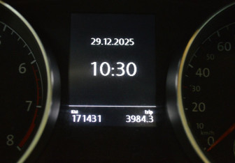 Подержанный автомобиль Volkswagen Golf Hatchback 2013 года (15 фото)