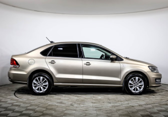 Подержанный автомобиль Volkswagen Polo Sedan 2017 года (4 фото)