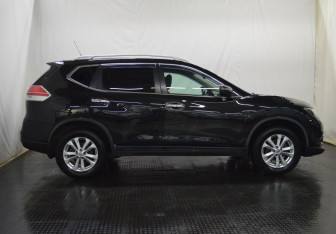 Подержанный автомобиль Nissan X-Trail 2015 года (4 фото)